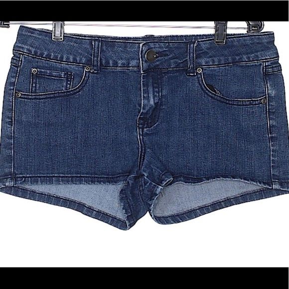 2.1 Denim shorts - Picture 2 of 3